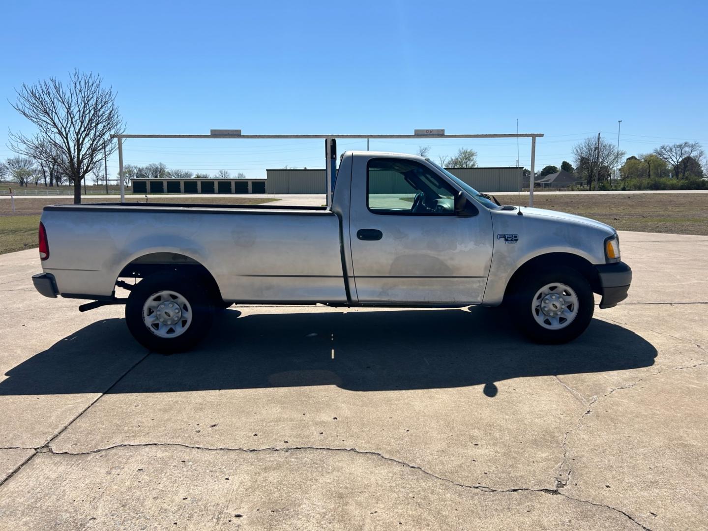 2003 GRAY /Gray Ford F-150 XL Long Bed 2WD (2FTPF17Z43C) with an 5.4L V8 SOHC 16V engine, AUTOMATIC transmission, located at 17760 Hwy 62, Morris, OK, 74445, (918) 733-4887, 35.609104, -95.877060 - 2003 FORD F-150 HAS THE 5.4 TRITON ENGINE AND IS 2WD. THIS TRUCK HAS MANUAL SEATS, MANUAL WINDOWS, MANUAL LOCKS, AMFM STEREO, CASSETTE PLAYER, BEDCOVER, ONLY 48,847 ACTUAL MILES!! CLEAN TITLE AND FREE CARFAX REPORT GOODYEAR 245/75R16 TIRES ***DOES HAVE SOME RUST AND PAINT DAMAGE AS SHOWN IN THE PI - Photo#3